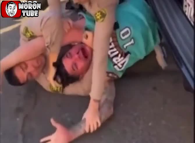 Video :After being caught on camera startling and punching a double amputee, Los Angeles police are in hot water